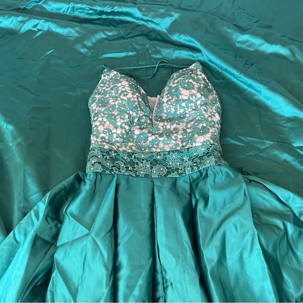Emerald green prom dress